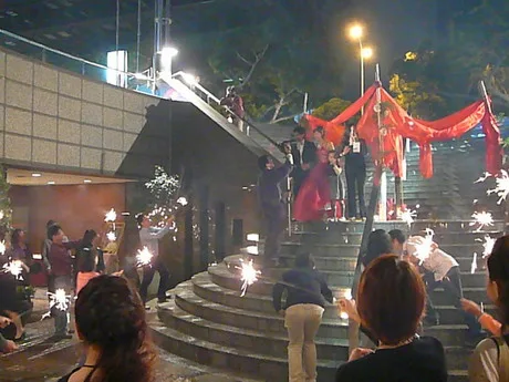 還有紅絲帶！
