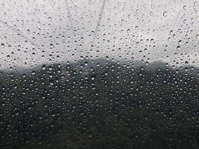 中央氣象局真的不太準!說今天最溫暖,且不下雨的說!結果...............