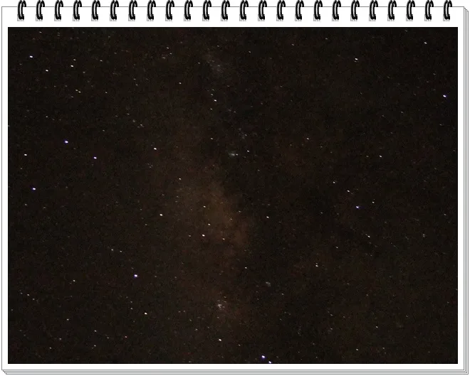 在武陵農場的最後一天，剛好天氣很好，晚上可以看到滿天星斗，還可以看到銀河，超美我沒帶主腳架，天氣又很冷，隨意拍一下，並刻意把ISO拉高，成像品質真的不好不過，這樣才有機會換相機，呵呵!