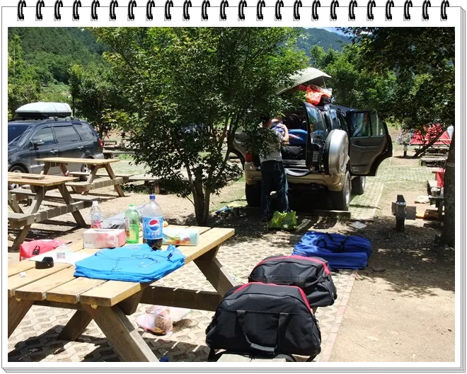 玩了一週，除了車頂背上了460公升的大貝殼，車內還裝滿了露營裝備，好佩服自己可以把所有裝備都帶上車不過重點是~每個車上的人都裝了滿滿的快樂和幸福