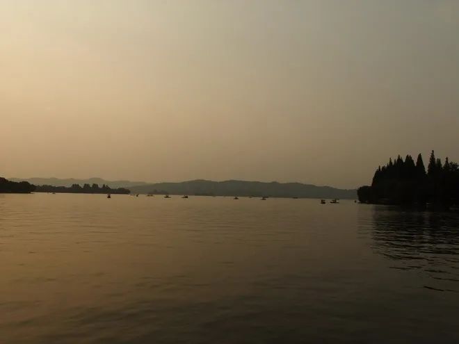 夕陽的西湖!也很美