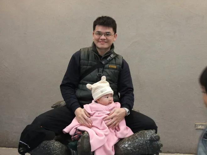 我也要學姊姊~爸爸~三年後也要來一張喔!