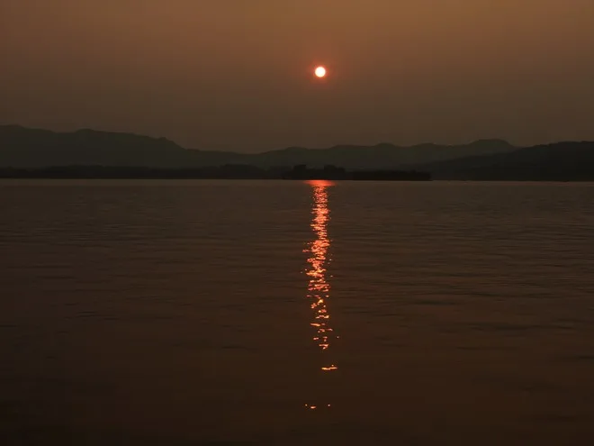 夕陽來了!看著他慢慢落下
