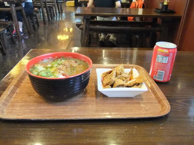 中午~來到十方格吃麵!素牛南麵+油豆腐+可樂~要價RM30元