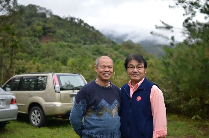 我爸爸也和博士一起照一張