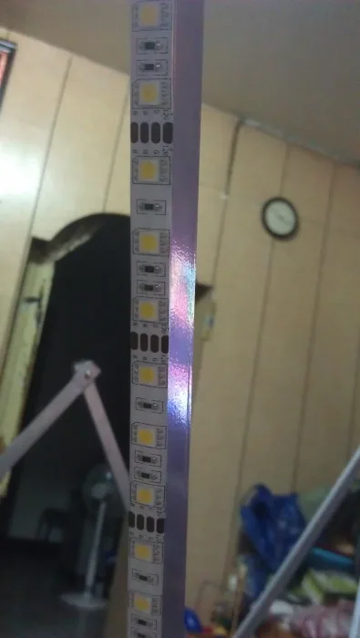 速可搭炊事帳的上管寬度剛好是1cm燈條上去剛剛好，厚度僅有0.2cm