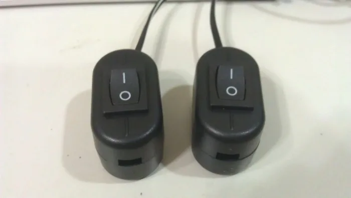 獨立小型開關，配上30cm的線感覺就像吊燈的開關如果配上吊繩的時候，還可以平衡燈條