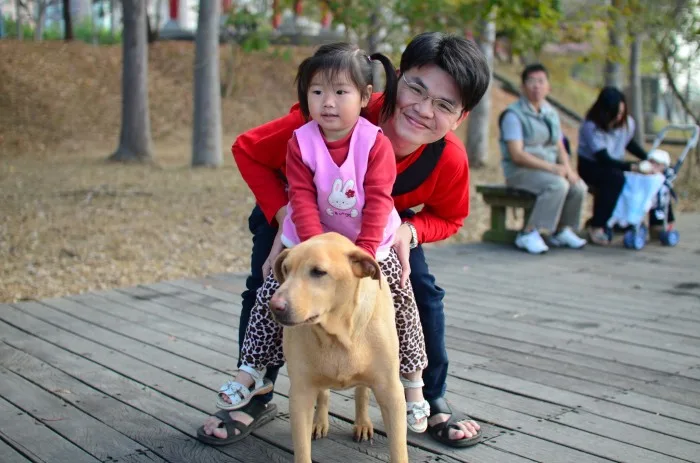 恩恩騎著多多