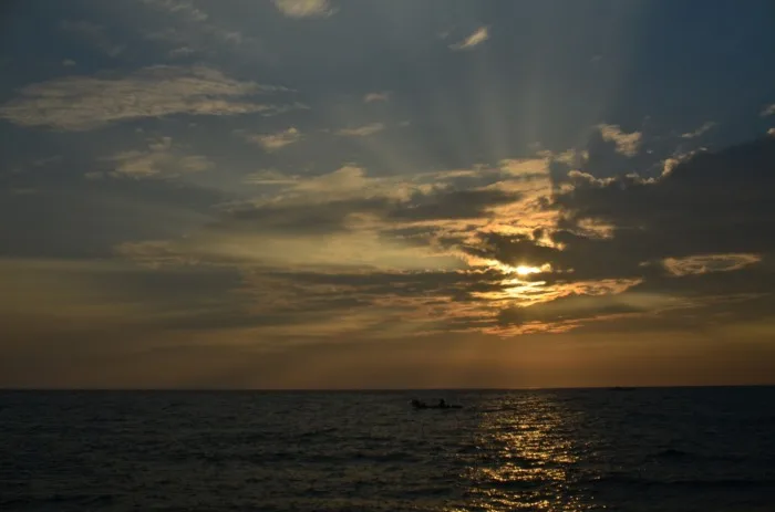 這裡的夕陽很美,尤其太陽光射出的那些光束,真美