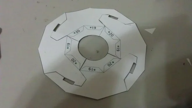 2.再來製作兩個中間的夾成,這是透過四張紙組成