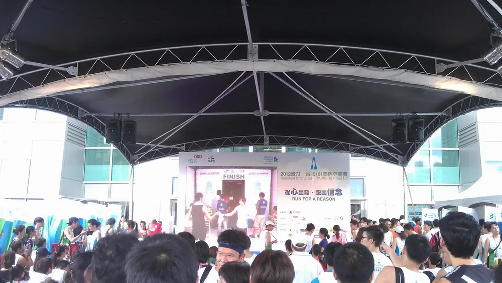 天啊~好多人!!!又要排隊了!!!