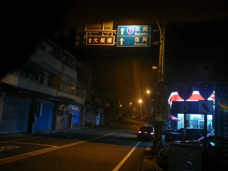 第一站～來到台3線上的萊爾富，準備吃早餐 @04:39AM