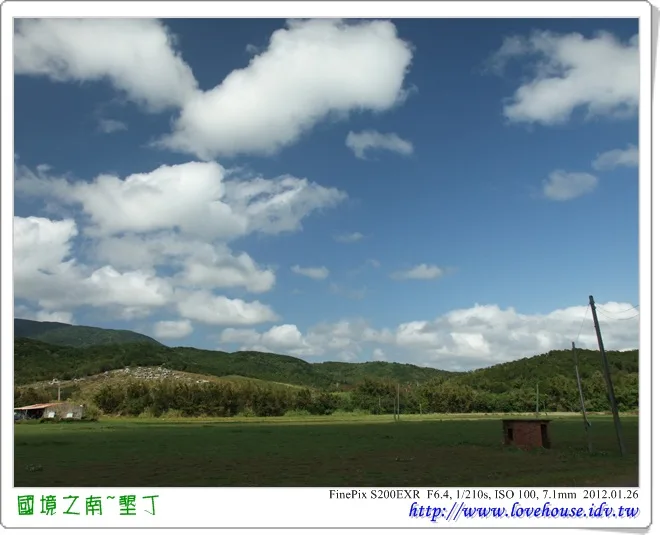往滿州的路上，路邊的風景實在美到我停車下來看看～加上拍個照片