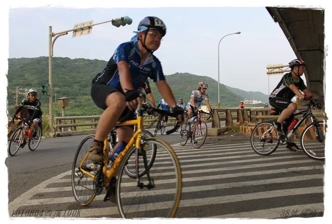 第一個折返點，體力看起來還OK!!!也才騎不到10K，後面還多ㄋ