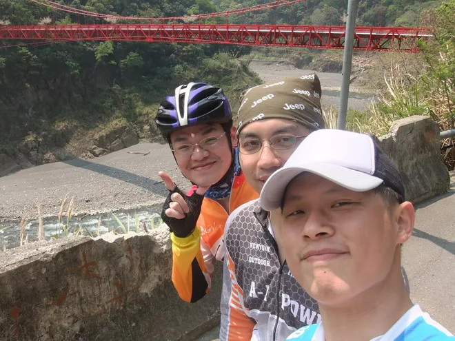 北橫著名景點~巴陵大橋(還開心ㄋ!準備爬那個會要命的明池大坡了)