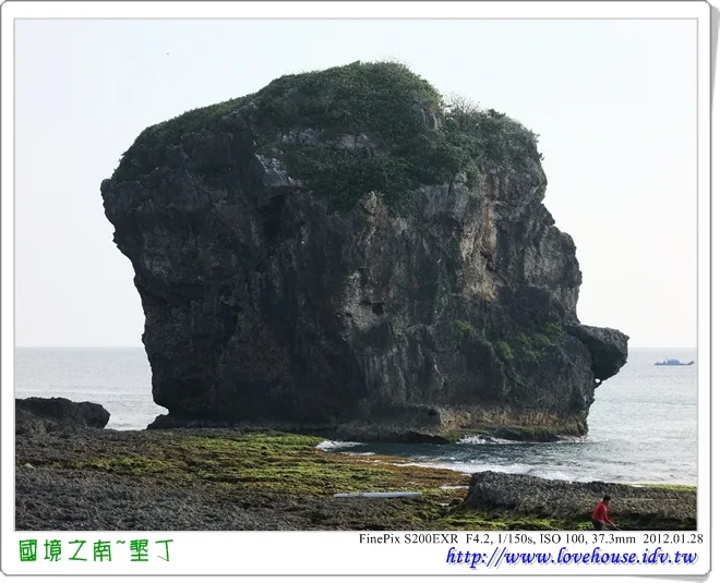就是帆船石啦!很美吧!