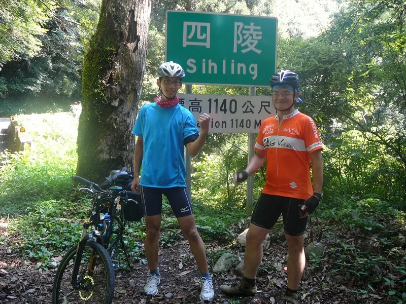 同行中遇到的車友，他很強喔！重裝環島，聽他說～晚上休息點在梨山！！！