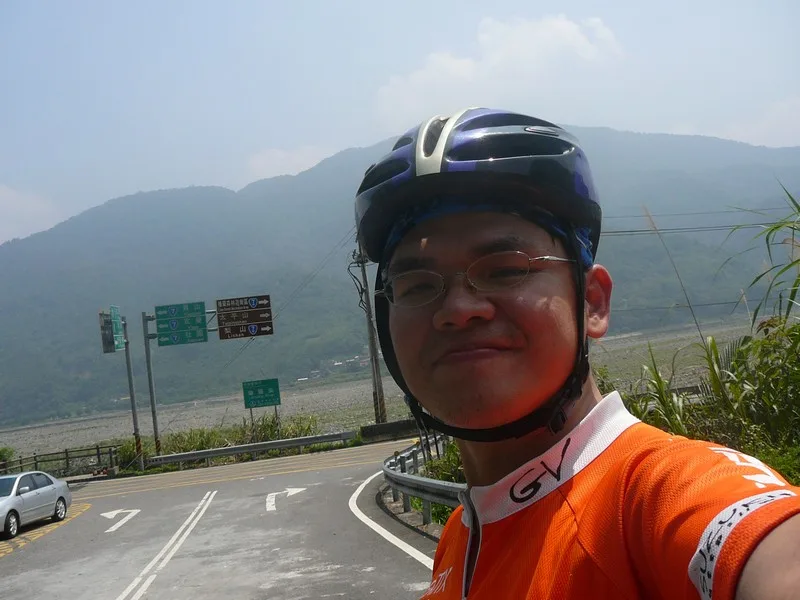 一路下滑到叉路口，此時太陽真的很毒這總太陽下，失血非常快，補些防曬油，上路吧！ ＠12：31PM