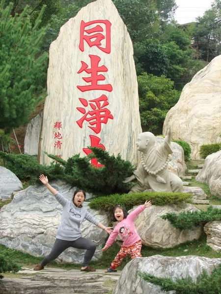 還在附近逛很有特色的石雕