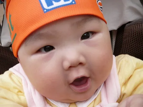 4.咦～要照相嗎？怎麼有點鬥雞眼了？