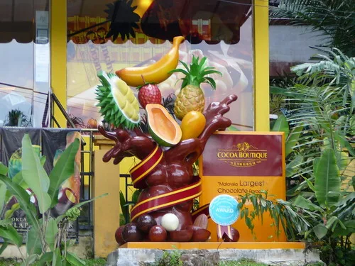 12.英雄紀念碑對岸的商店-覺得很特別，就拍下來留戀嘍！