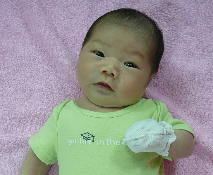小恩滿月了