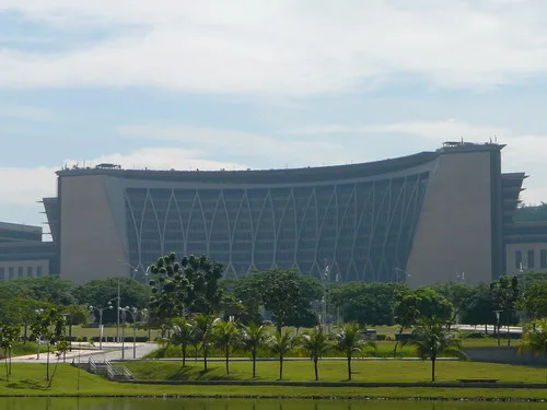 9.坐船遊湖-延途風光-這棟建築物有得過最佳建築設計獎