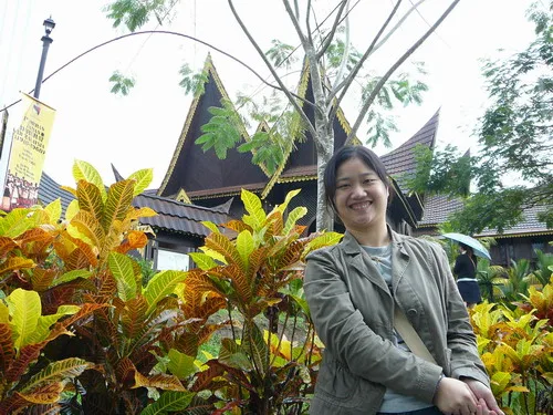 3.閔南加寶是一個由女生當家的民族，最特別的地方是在於建築物的部份，屋頂左右兩邊高起，是採用山羊角的形狀。