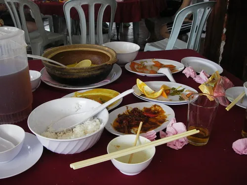 10.我們中午吃剩的菜尾~雖然是吃素食，但挻豐盛的~