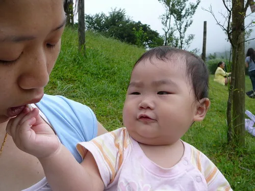 2.真的嗎？不然媽媽妳吃吃看，真的很好吃喔！