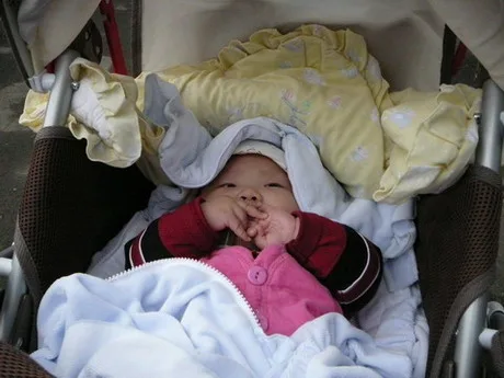 10.舒服吧！躲在棉被堆中！