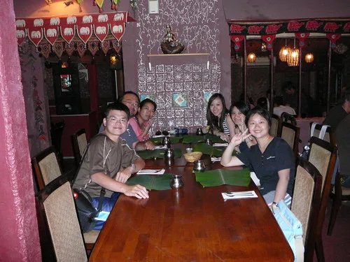 13.當天中午享用印度餐，盤子是葉子，筷子是右手(左手是用來抓取身體吐出來的東西的)