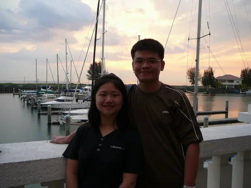 13.晚餐-上將遊艇俱樂部~我們吃飯吃到一半遇到夕陽，中途先出來拍照嘍！