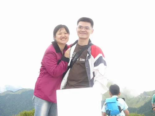 4.小兩口登頂紀念照,不過太白了一點,但意思到了!!!