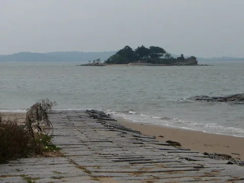 這就海底步道的源頭，可以一路走到小島