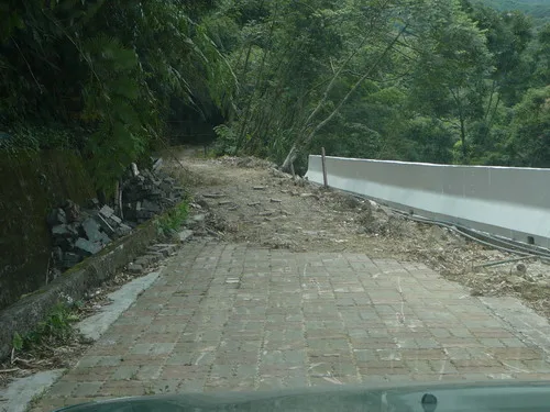這就是今天最大的OFF ROAD，很刺激吧！！！