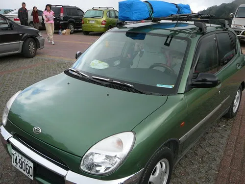 20.這就是我目前開的小車「大發SIRION」只有1000CC還要載全車的重量!